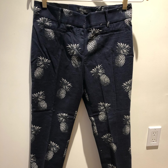 Ann Taylor NWT sz 6 Navy Pineapple Crop Pants - Picture 2 of 5